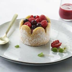 Charlotte aux Fruits Rouges - Traiteur de Paris